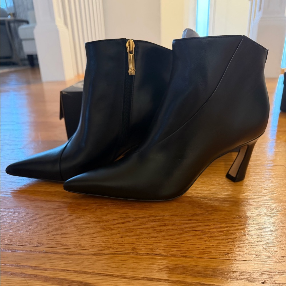 Naturalizer Elegant Black Ankle Boots
